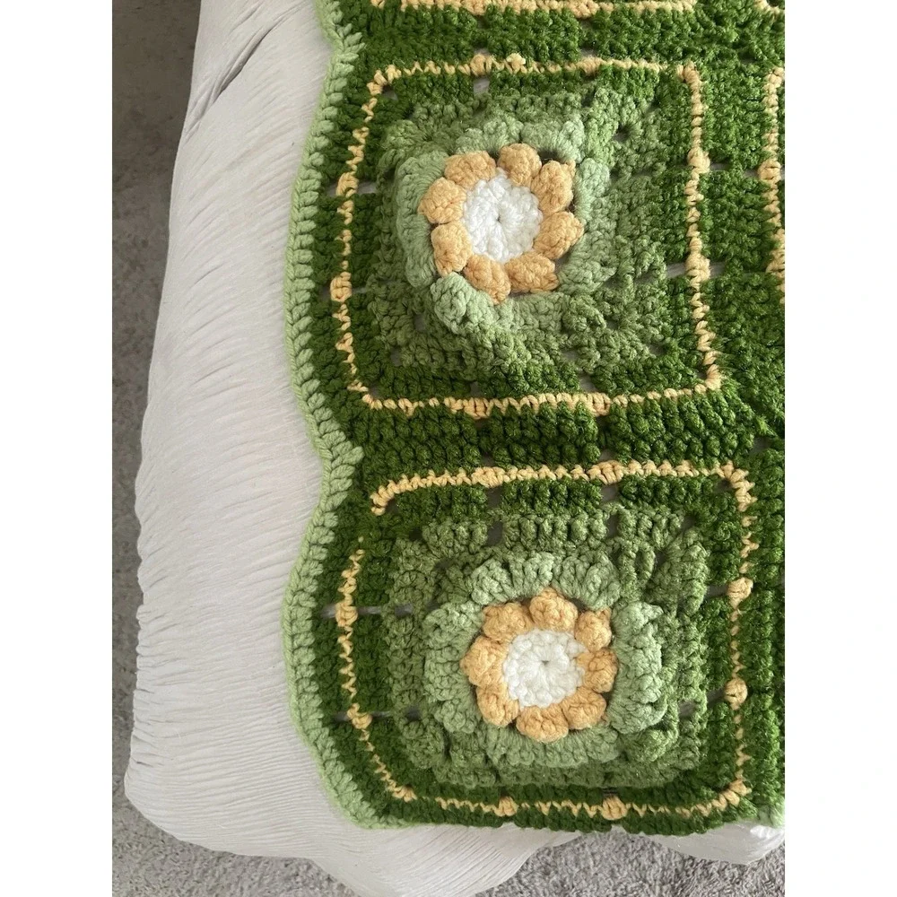 MCM Crochet Afgan Blanket Green Flower Boho Cottage Grannycore 65x38 Handmade